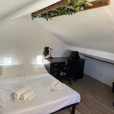Maison Provencale En Bord De