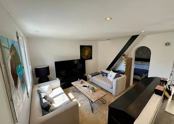 Holiday home Maison Provencale En Bord De