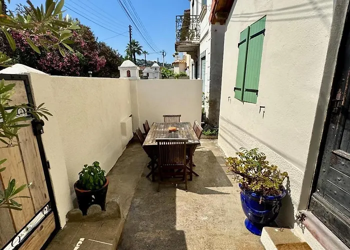 Holiday home Maison Provencale En Bord De