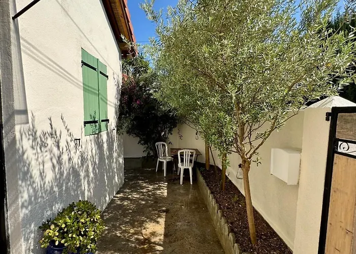 Maison Provencale En Bord De
